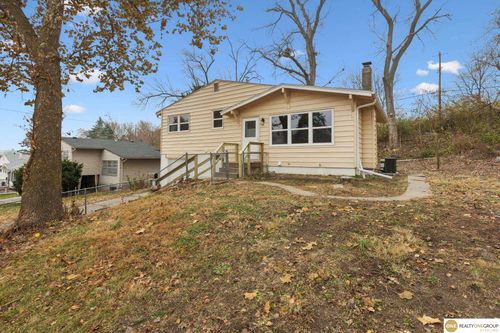 6905 Laurel Ave, Omaha, NE, 68104-1047 | Card Image