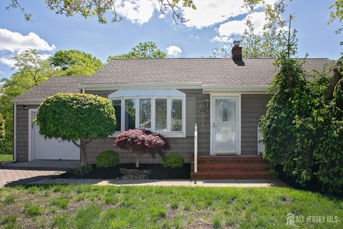 43 Maplewood Ave, Colonia, NJ, 07067-3505 | Card Image