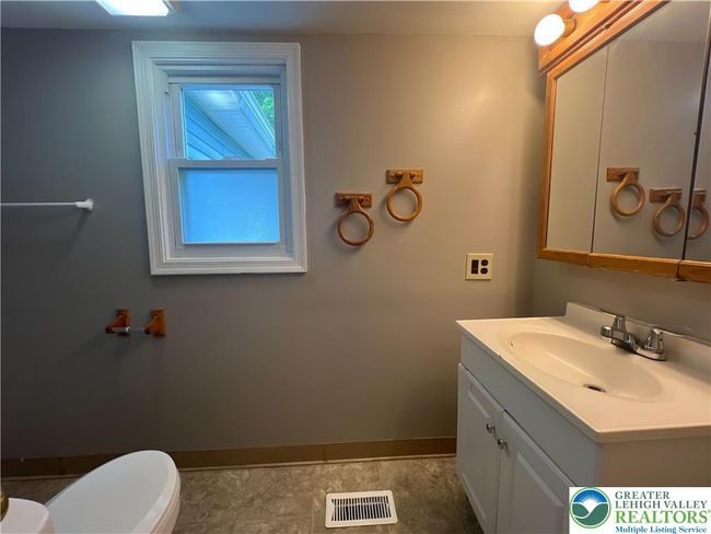 162 W Mountain Rd, House other with 2 bedrooms, 1 bathrooms and null parking in WIND GAP PA | Image 8