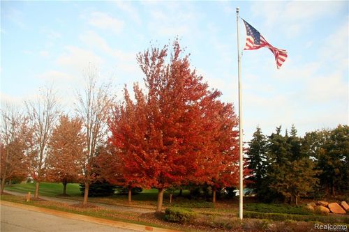 20 Tipperary Trl, Fenton, MI, 48430 | Card Image
