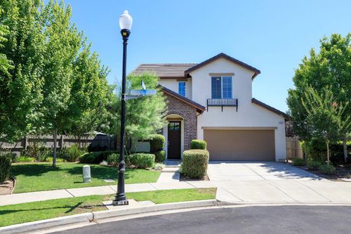 1483 Lily Ln, Turlock, CA, 95382-7490 | Card Image