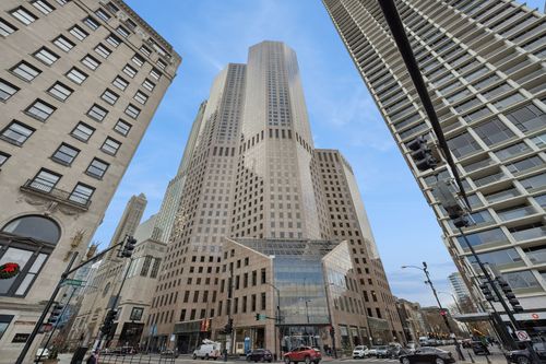 3805-950 N Michigan Ave, Chicago, IL, 60611-7521 | Card Image