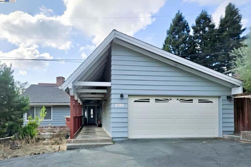 211 Amend Ct, El Sobrante, CA, 94803-2601 | Card Image