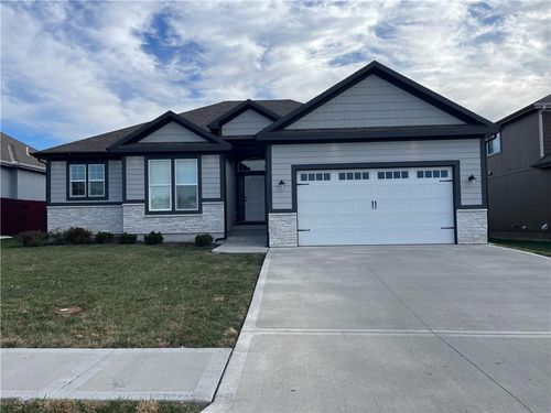 1607 Ne Crumley St, Grain Valley, MO, 64029-4100 | Card Image