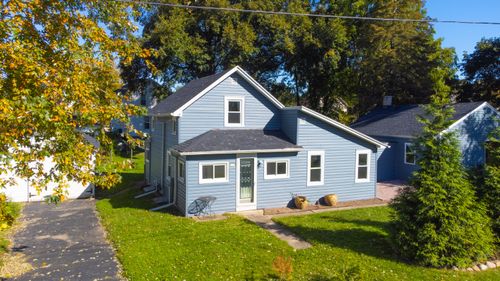 200 E Eagle St, Eagle, WI, 53119-2237 | Card Image