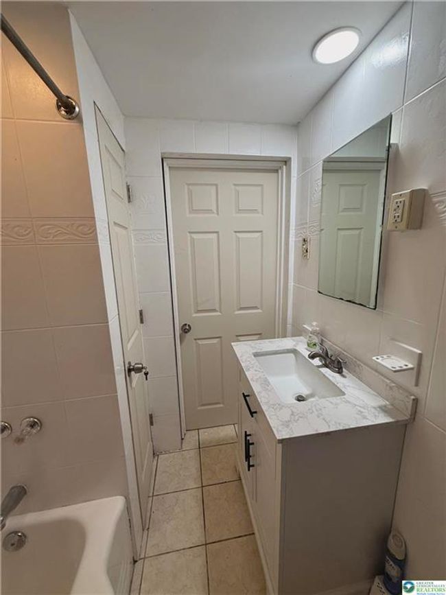 APT-1 - 614 N 8 Th St, House other with 2 bedrooms, 1 bathrooms and null parking in Allentown PA | Image 8