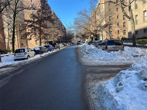 5j-83 98 Street, New York, NY, 11421 | Card Image