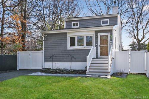 59 2nd Ave, Holtsville, NY, 11742-2303 | Card Image