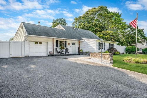 52 White Pine Way, Medford, NY, 11763-4223 | Card Image