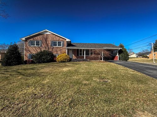690 Mountain View Dr, Wytheville, VA, 24382-1224 | Card Image