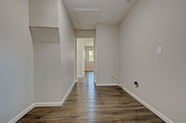 25) Laundry Area | Image 25
