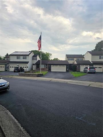 Cambridge Pl, Catasauqua, PA 18032