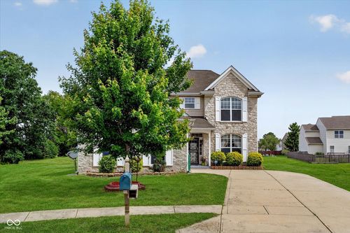8274 Shute Cir, Avon, IN, 46123-6716 | Card Image