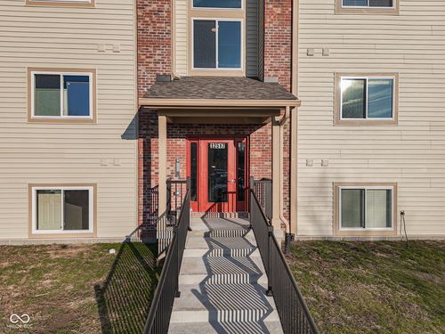 2-12517 Timber Creek Dr, Carmel, IN, 46032-7527 | Card Image