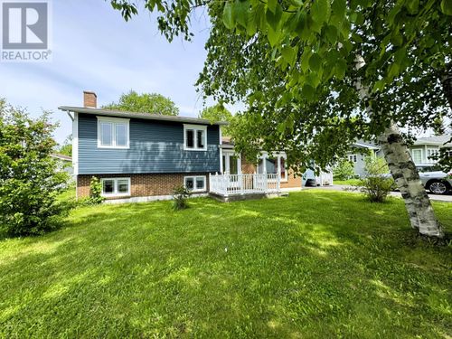 3 Pine Ave, Pasadena, NL, A0L1K0 | Card Image