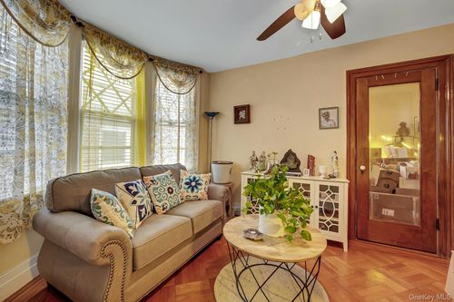 5625 Post Rd, Bronx, NY, 10471-2608 | Card Image