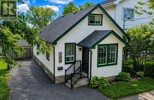 102 Kenogami Ave S, Thunder Bay, ON, P7B4R7 | Card Image
