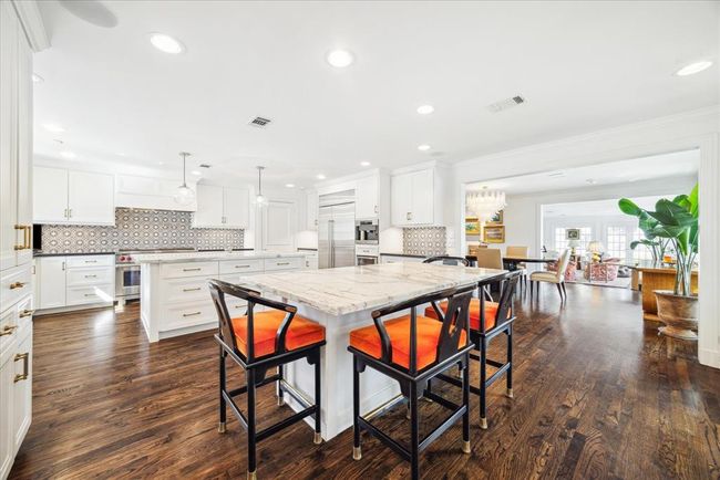 2129 Brentwood Dr, House other with 3 bedrooms, 5 bathrooms and 2 parking in Houston TX | Image 14