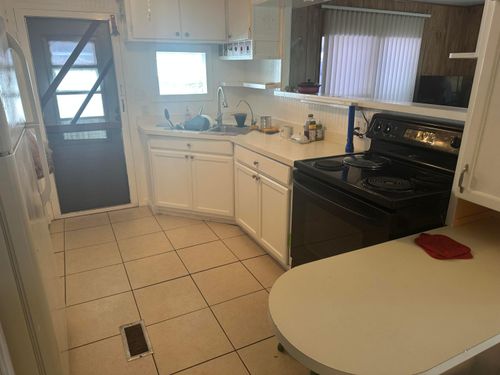 2 Galicia Ln, Port St Lucie, FL, 34952-7915 | Card Image