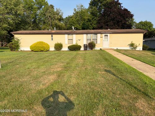 560 Sara Dr, Freehold, NJ, 07728-3416 | Card Image