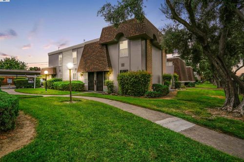 5682 Hillsdale Boulevard, Sacramento, CA, 95842 | Card Image