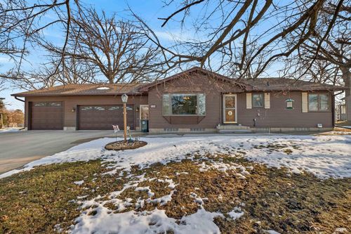 1608 S Park Rd, Cedar Falls, IA, 50613-1735 | Card Image