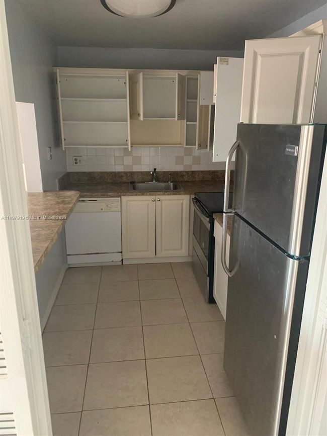 APT-906 - 4174 Inverrary Dr, Condo with 1 bedrooms, 2 bathrooms and null parking in Lauderhill FL | Image 5