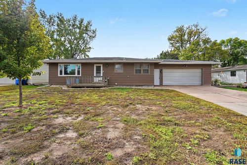 1916 Sylvan Cir Circle, Brandon, SD, 57005 | Card Image