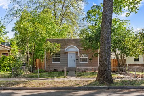 3132 B St, Sacramento, CA, 95816-3323 | Card Image