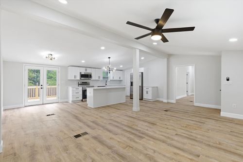 207 Fleetwood St, Tallahassee, FL, 32305-7056 | Card Image