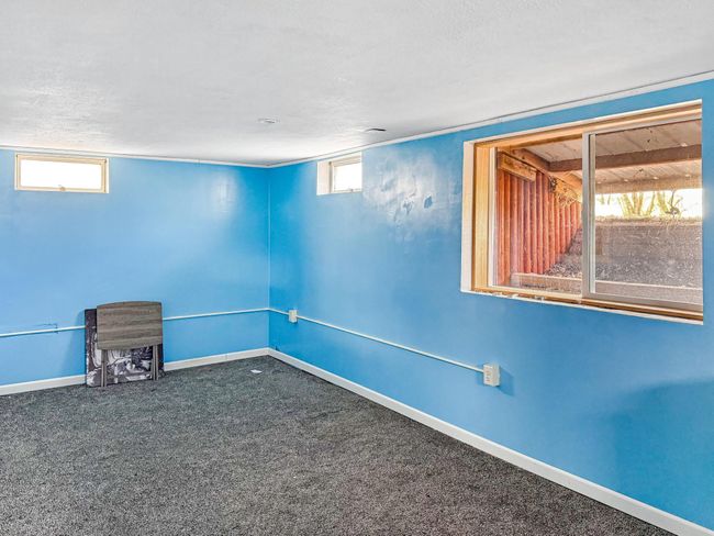 Large 4th bedroom, or could be used as a family room | Image 23
