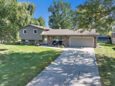 1862 Baltic Circle, House other with 3 bedrooms, 2 bathrooms and null parking in BELLEVUE WI | Image 1