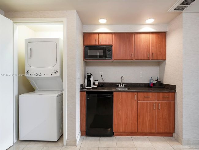 1418 - 18001 Collins Ave, Condo with 0 bedrooms, 1 bathrooms and null parking in Sunny Isles Beach FL | Image 13