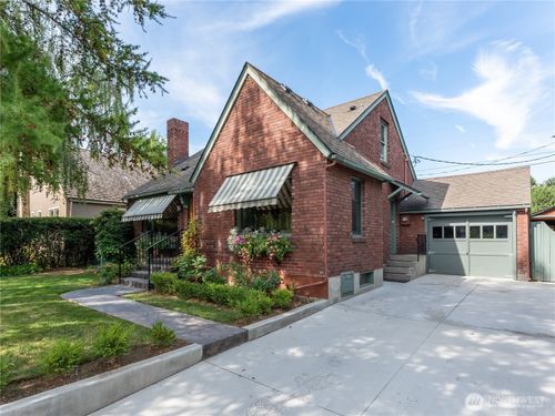 8 Harrison St, Wenatchee, WA, 98801-1927 | Card Image