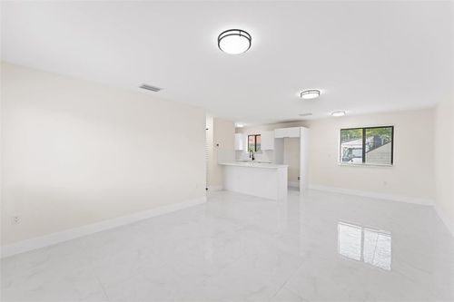 1999 Nw 46th St, Miami, FL, 33142-4040 | Card Image