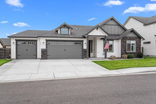 8205 Fernow St, West Richland, WA, 99353-4030 | Card Image