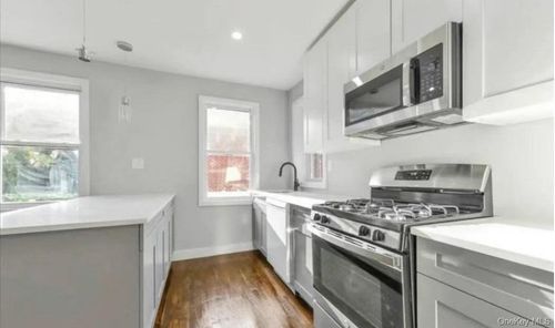 5768 Mazeau St, Maspeth, NY, 11378-1927 | Card Image