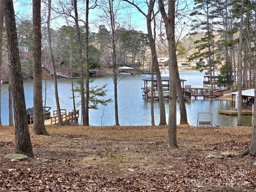 140 Sanford Ln, Badin Lake, NC, 28127-7648 | Card Image