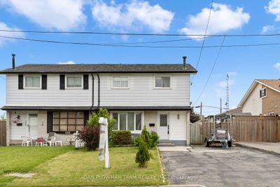 1348 Lakefield St, Home with 3 bedrooms, 3 bathrooms and 5 parking in Oshawa ON | Image 1