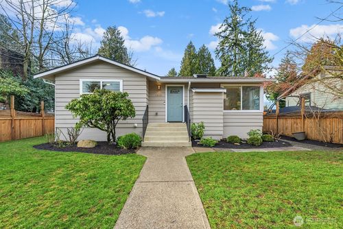 10731 Dayton Avenue N, Seattle, WA, 98133 | Card Image