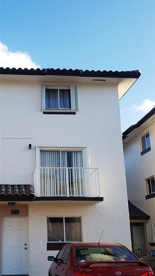 apt-305-950 Sw 104th Ct, Miami, FL, 33174-3834 | Card Image