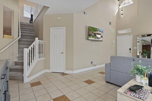 1549 Woodland Ct, Tracy, CA, 95376-5282 | Card Image