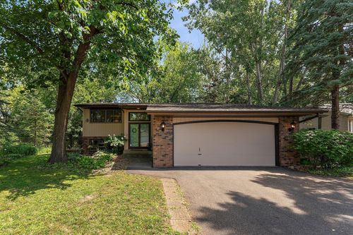 868 Westview Dr, Shoreview, MN, 55126-2255 | Card Image