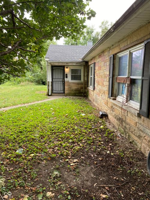 2163 Admiral Dr, Indianapolis, IN, 46219-2105 | Card Image