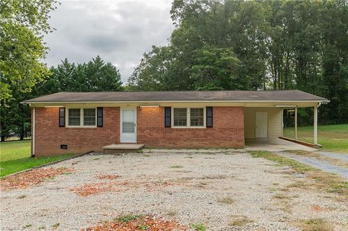 272 Cheyenne Cir, Asheboro, NC, 27205-6003 | Card Image