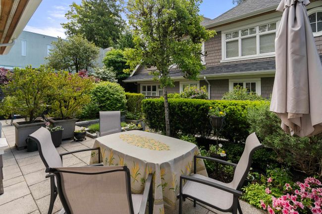 2121 Gordon Avenue, Townhouse with 3 bedrooms, 2 bathrooms and 2 parking in West Vancouver BC | Image 19