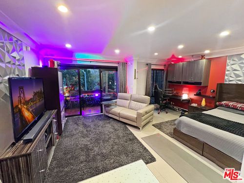 268-950 N Kings Rd, West Hollywood, CA, 90069-4336 | Card Image