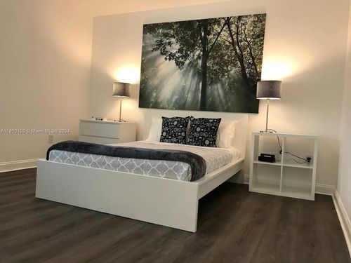 apt-24-2615 Collins Ave, Miami Beach, FL, 33140-4774 | Card Image