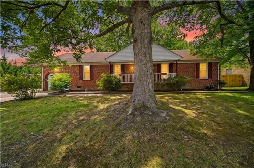 908 Landing Creek Dr, Chesapeake, VA, 23323-4112 | Card Image