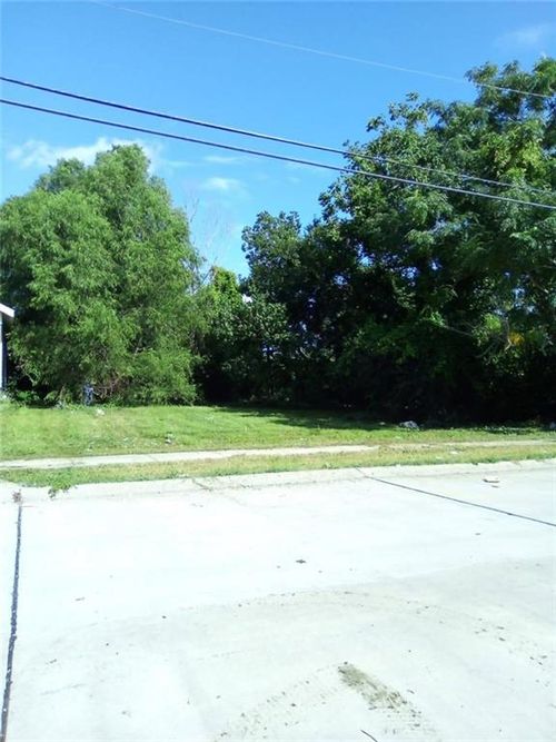 2326 Lamanche St, New Orleans, LA, 70117-2740 | Card Image